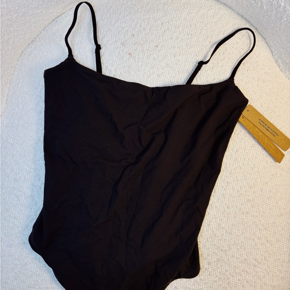 SKIMS FITS EVERYBODY CAMI THONG BODYSUIT BLACK 🪩